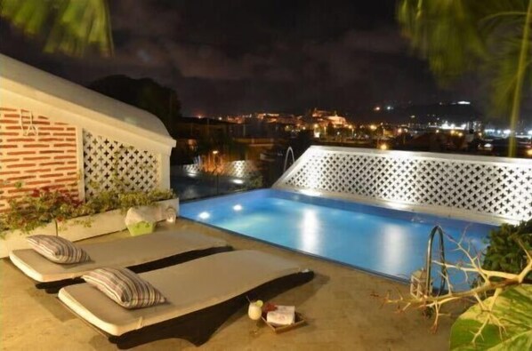 Outdoor pool, pool loungers