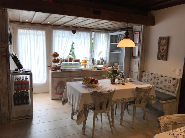 Free daily buffet breakfast