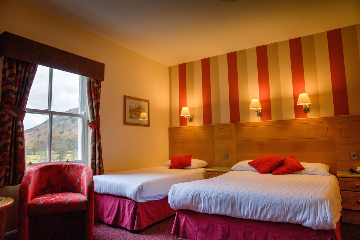 superior twin room | desk, iron/ironing board, bed sheets