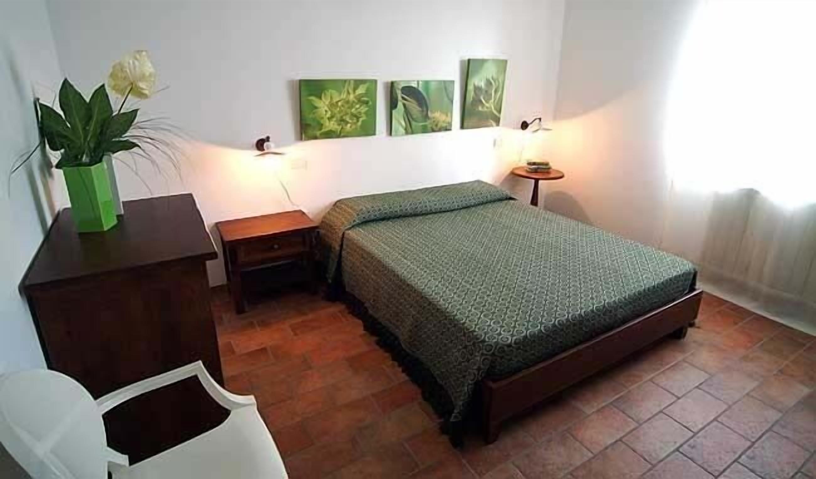 1 Schlafzimmer, Daunenbettdecken, Minibar, individuell eingerichtet