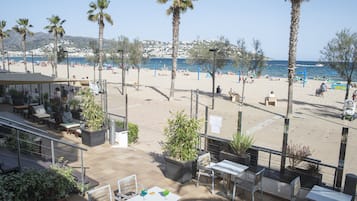Plage, chaises longues, beach-volley