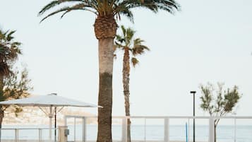 Sæsonbestemt udendørs pool, liggestole