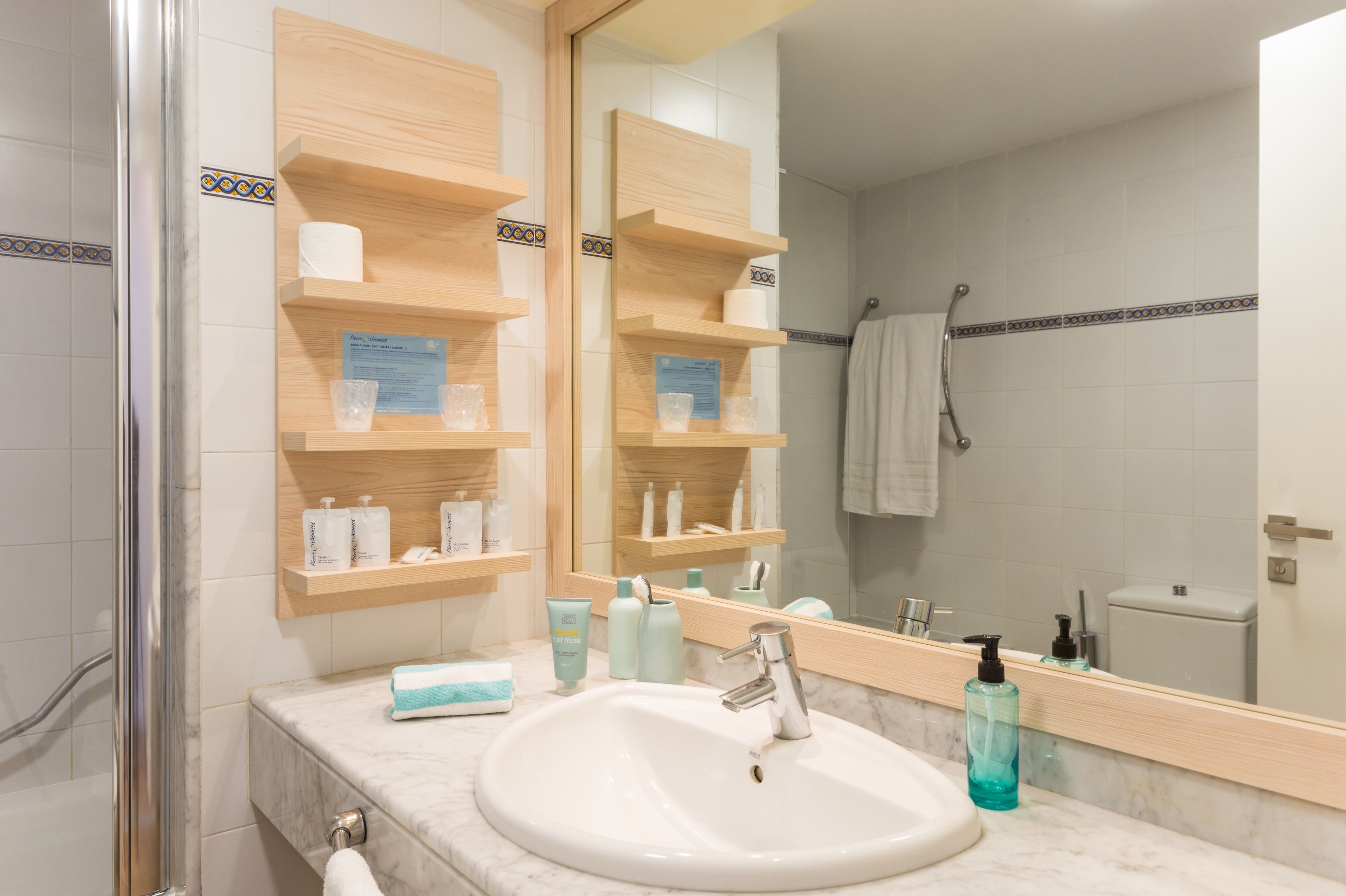 bathtub, free toiletries, hair dryer, bidet