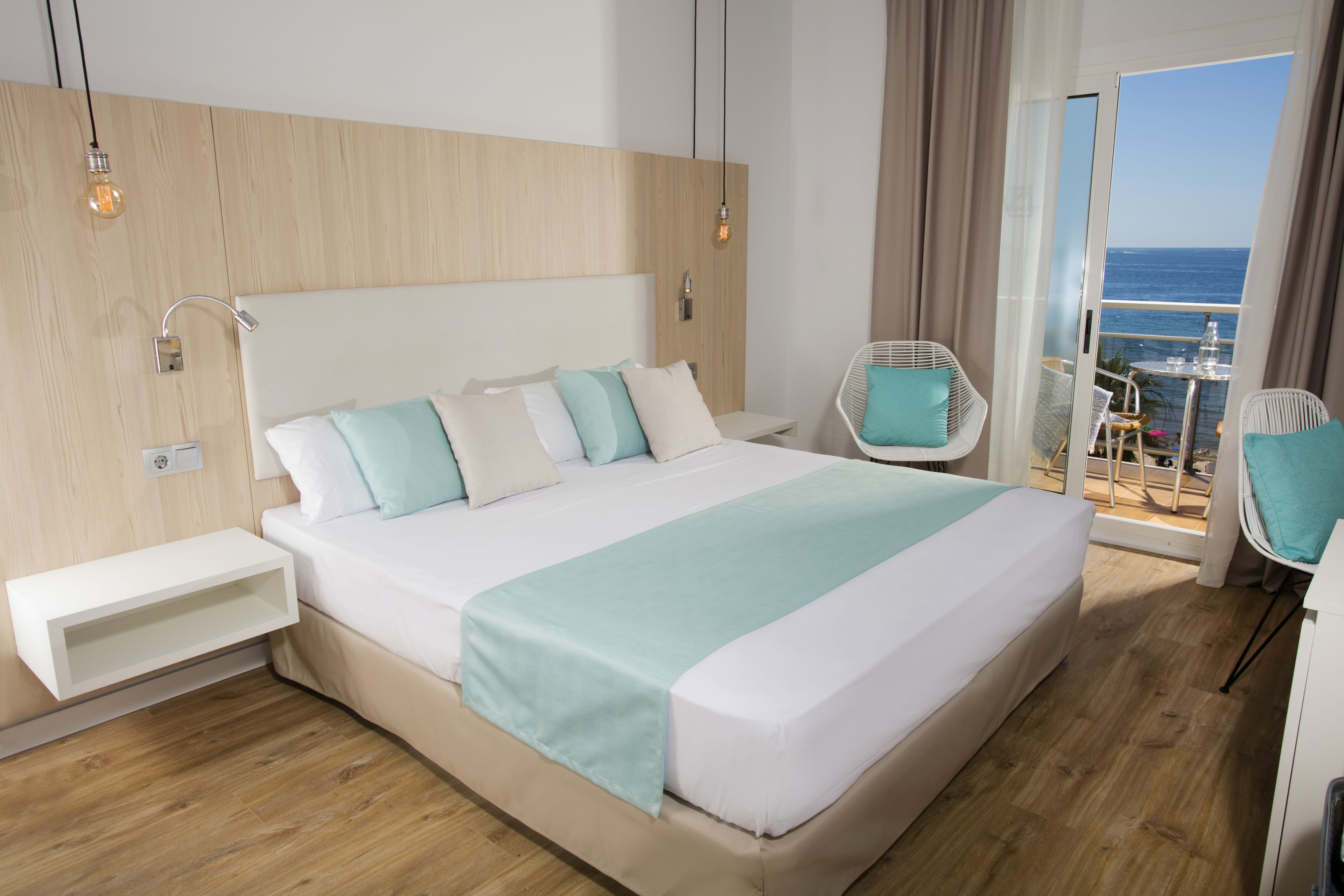 Coffres-forts dans les chambres, bureau, Wi-Fi gratuit, draps fournis