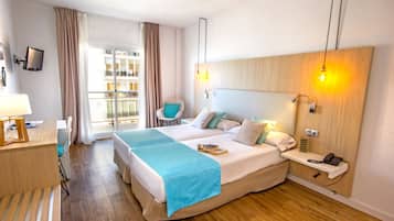 Een kluis op de kamer, een bureau, gratis wifi, beddengoed