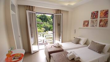 Standard Room, 2 Twin Beds | In-room safe, iron/ironing board, free WiFi