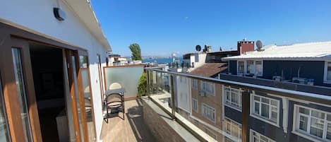 Deluxe Double Room, 1 King Bed, Balcony, Sea View | Balcony