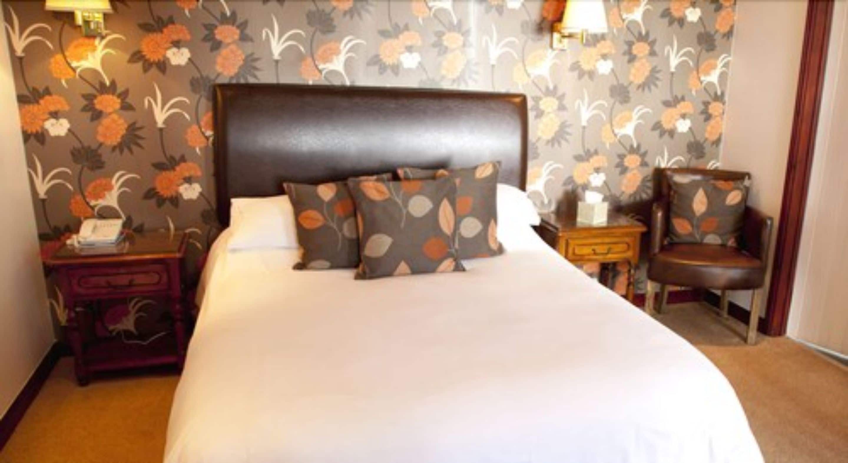 classic double room | premium bedding, desk, iron/ironing board, free wifi