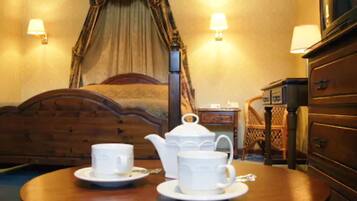 Deluxe Double Room | Premium bedding, desk, iron/ironing board, free WiFi