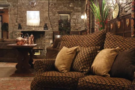 Recepción. The Bear Hotel, Crickhowell