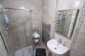 Deluxe Double Room, Private Bathroom | Bathroom