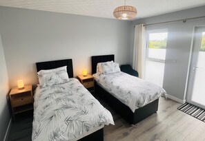 تجهيزات عازلة للصوت