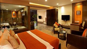 Minibar, in-room safe, individually decorated, individually furnished