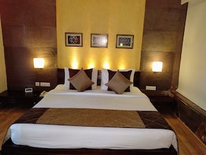 Minibar, in-room safe, individually decorated, individually furnished