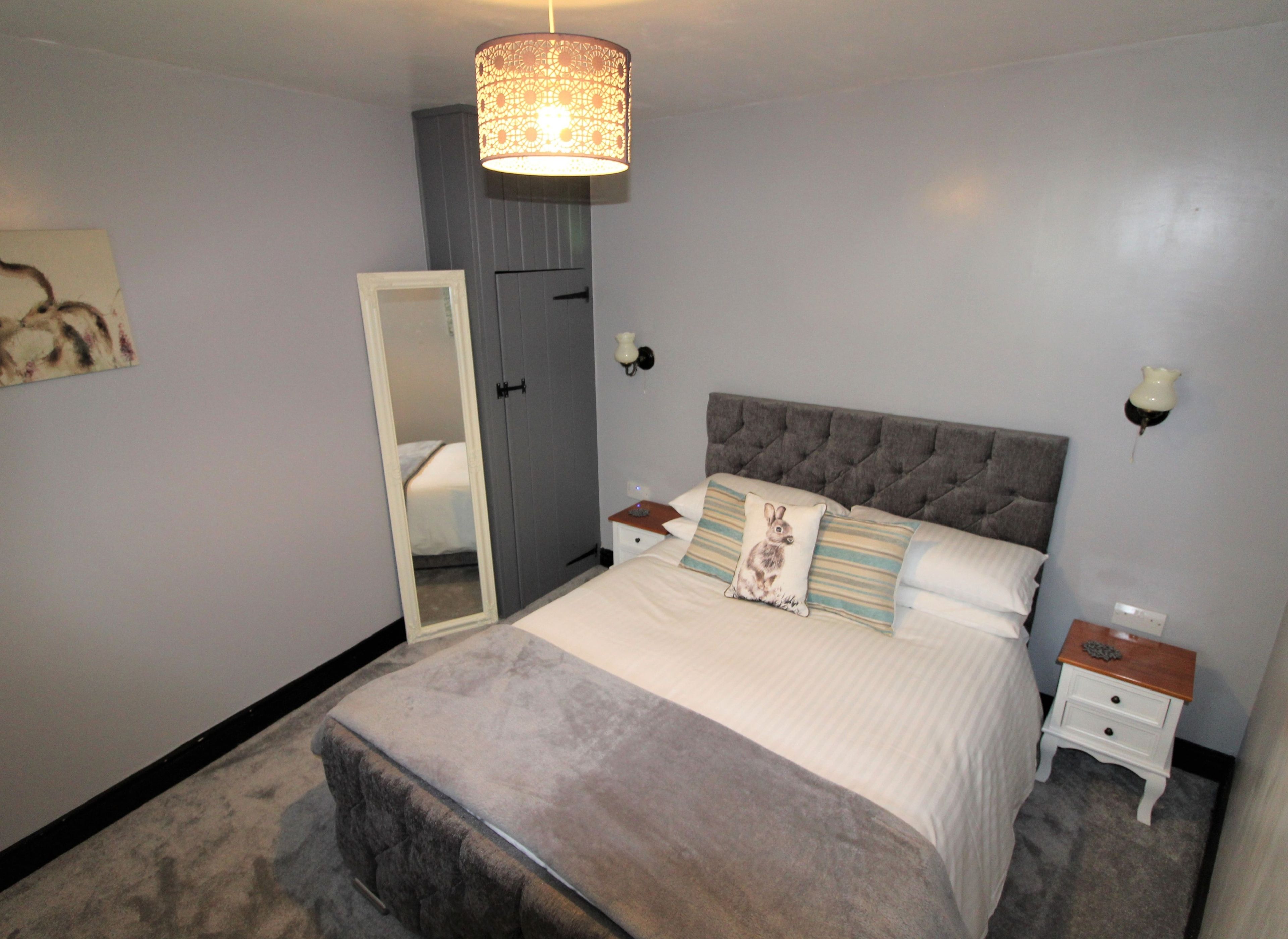 double room, ensuite, courtyard area | iron/ironing board, free wifi