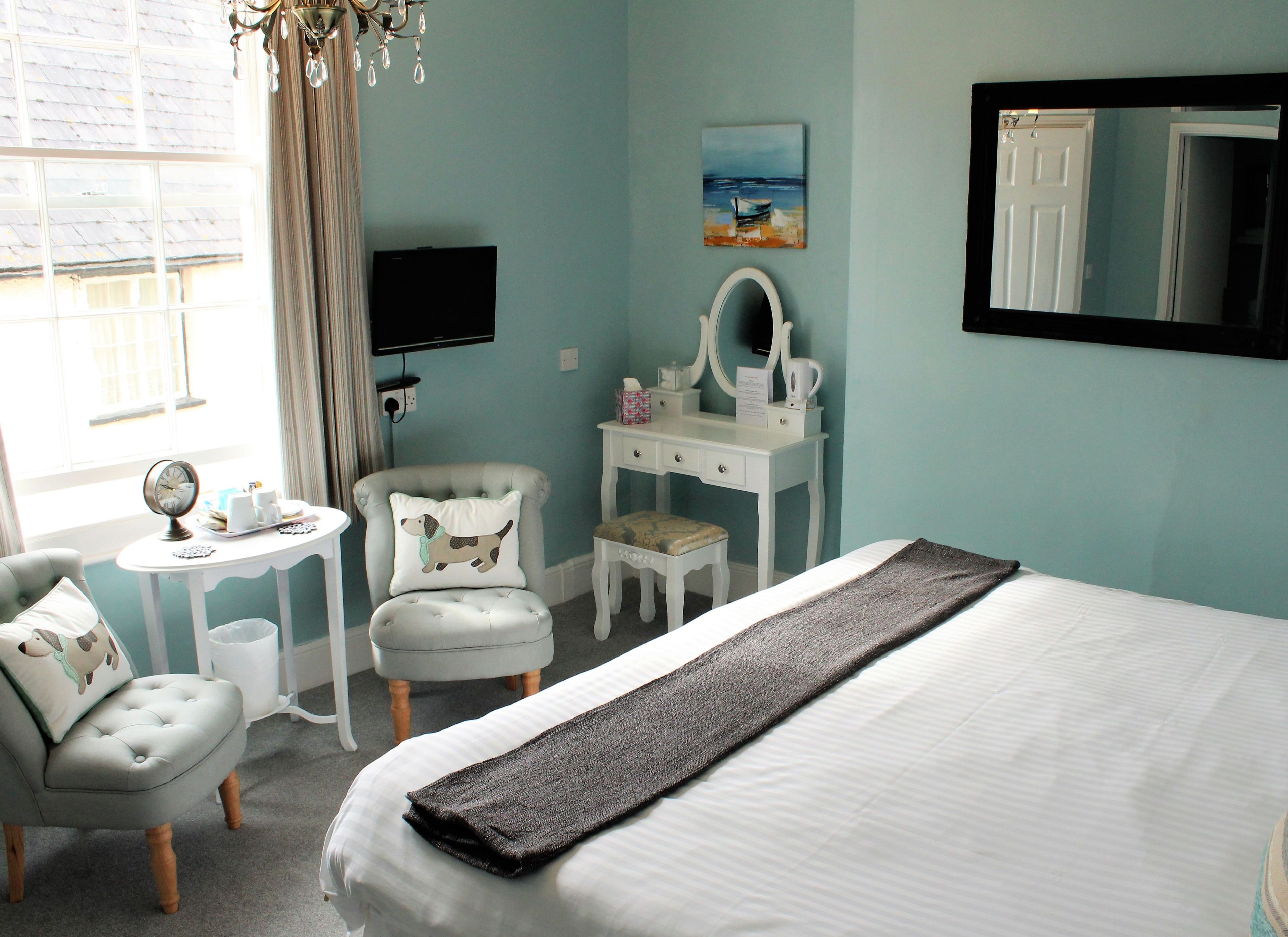 superior double room, 1 king bed, ensuite | iron/ironing board, free wifi