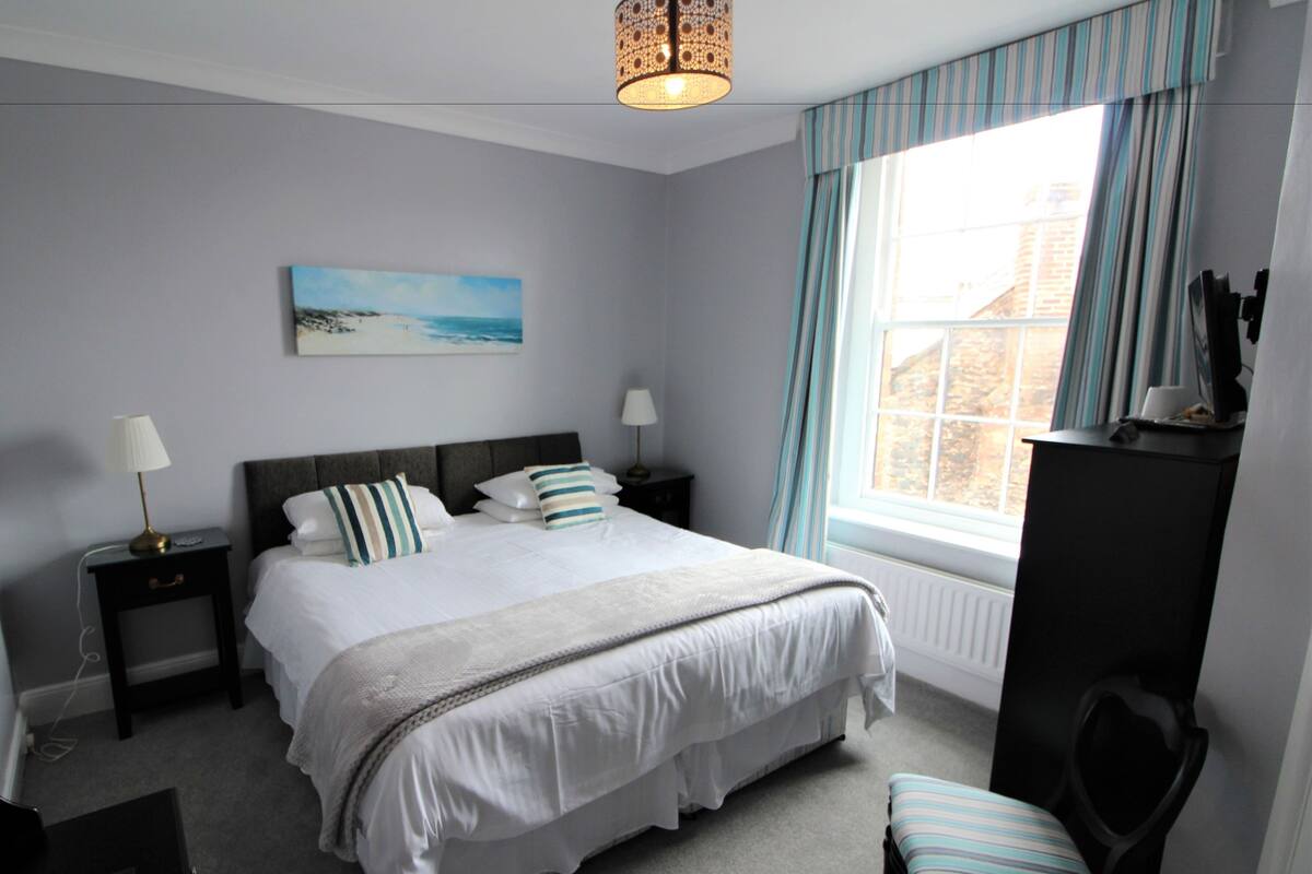 iron/ironing board, free wifi