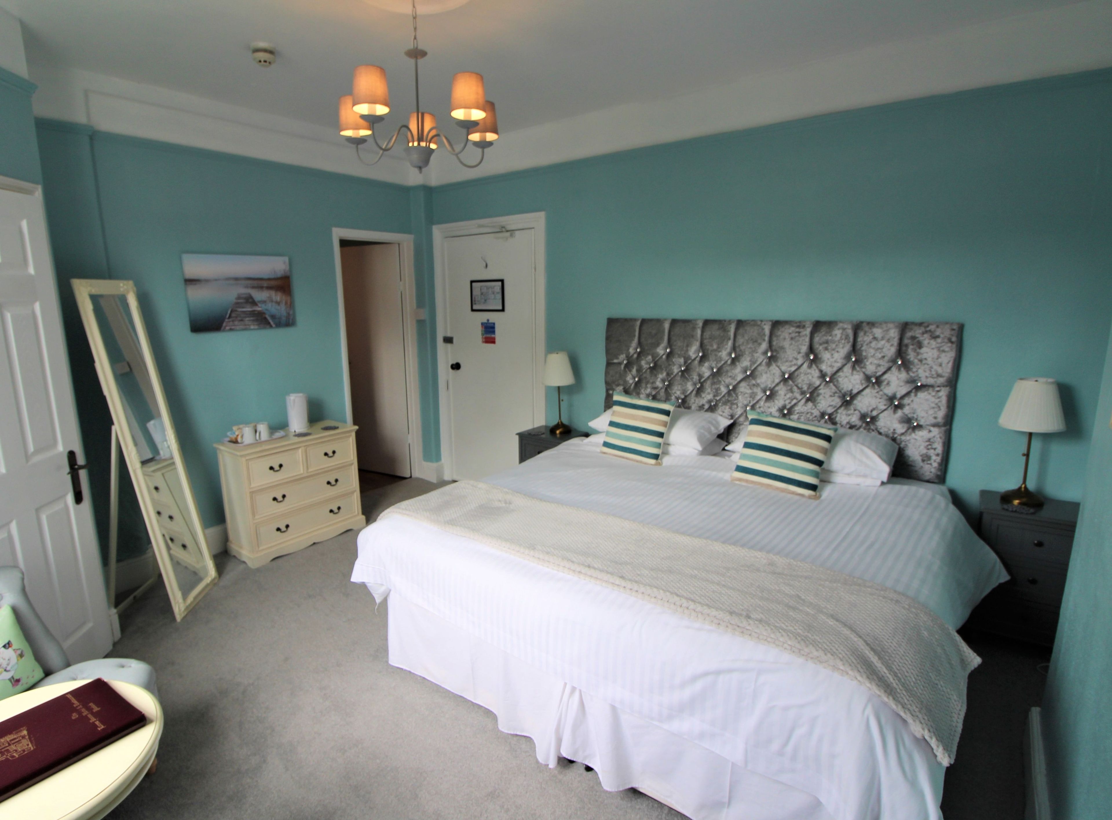 superior double room, 1 king bed, ensuite | iron/ironing board, free wifi