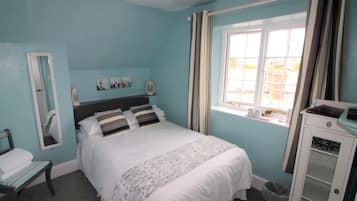 Double or Twin Room, Ensuite | Iron/ironing board, free WiFi