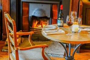 Dining - The Oak Tree Inn  (York)