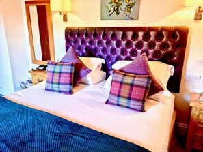 Classic Double Room | Individually decorated, individually furnished, desk, iron/ironing board - The Oak Tree Inn  (York)