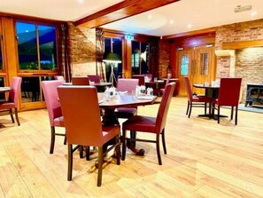 Dining - The Oak Tree Inn  (York)
