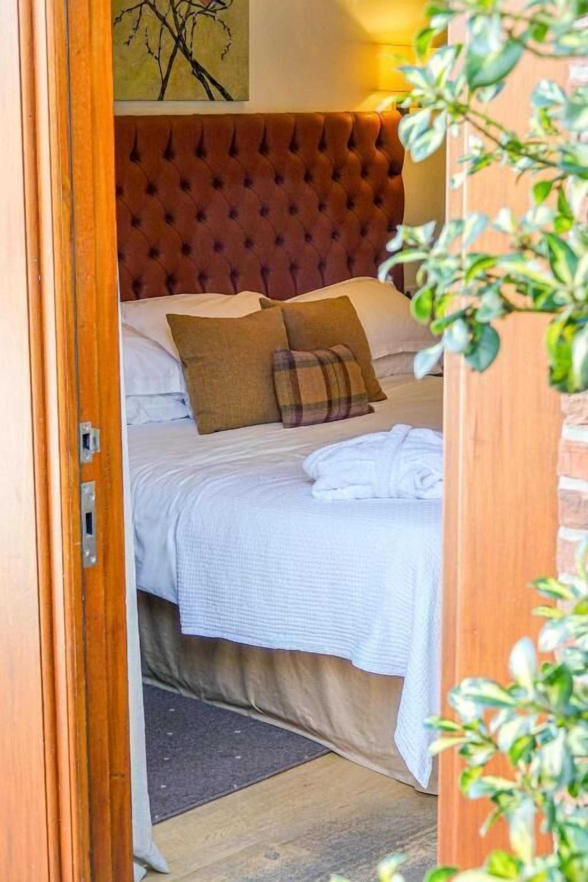 经典双人房 | 特色装修、特色家居、办公桌、熨斗/熨板