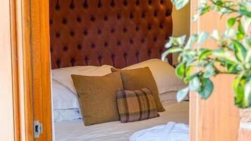 Classic Double Room | Individually decorated, individually furnished, desk, iron/ironing board