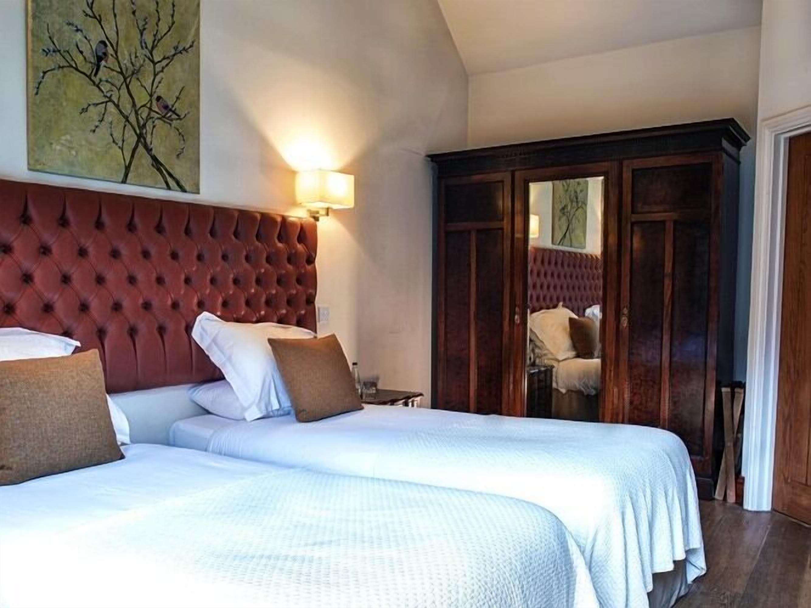 Photo - Oak Tree Inn