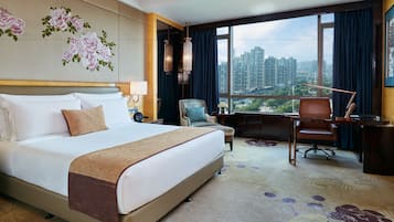 Minibar, desk, soundproofing, iron/ironing board