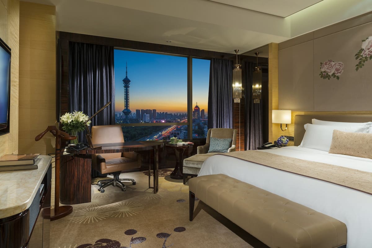 1 bedroom, minibar, desk, soundproofing