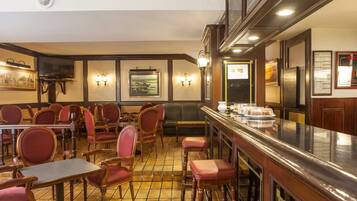 Desayuno buffet diario (EUR 6.05 por persona)