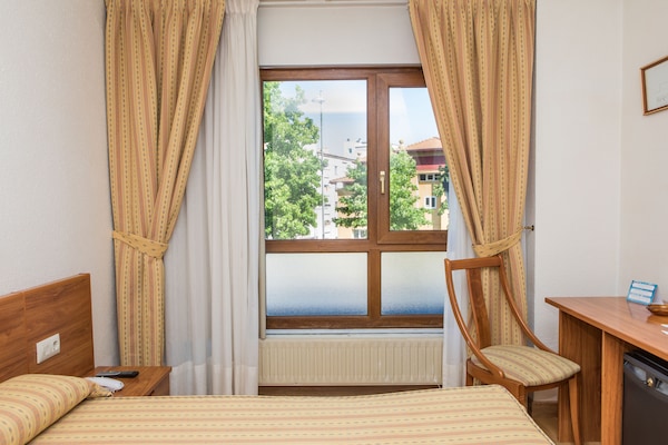 Triple Room | Minibar, in-room safe, desk, blackout drapes