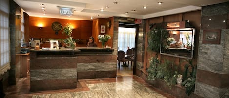 Inn-/utsjekkingsautomat