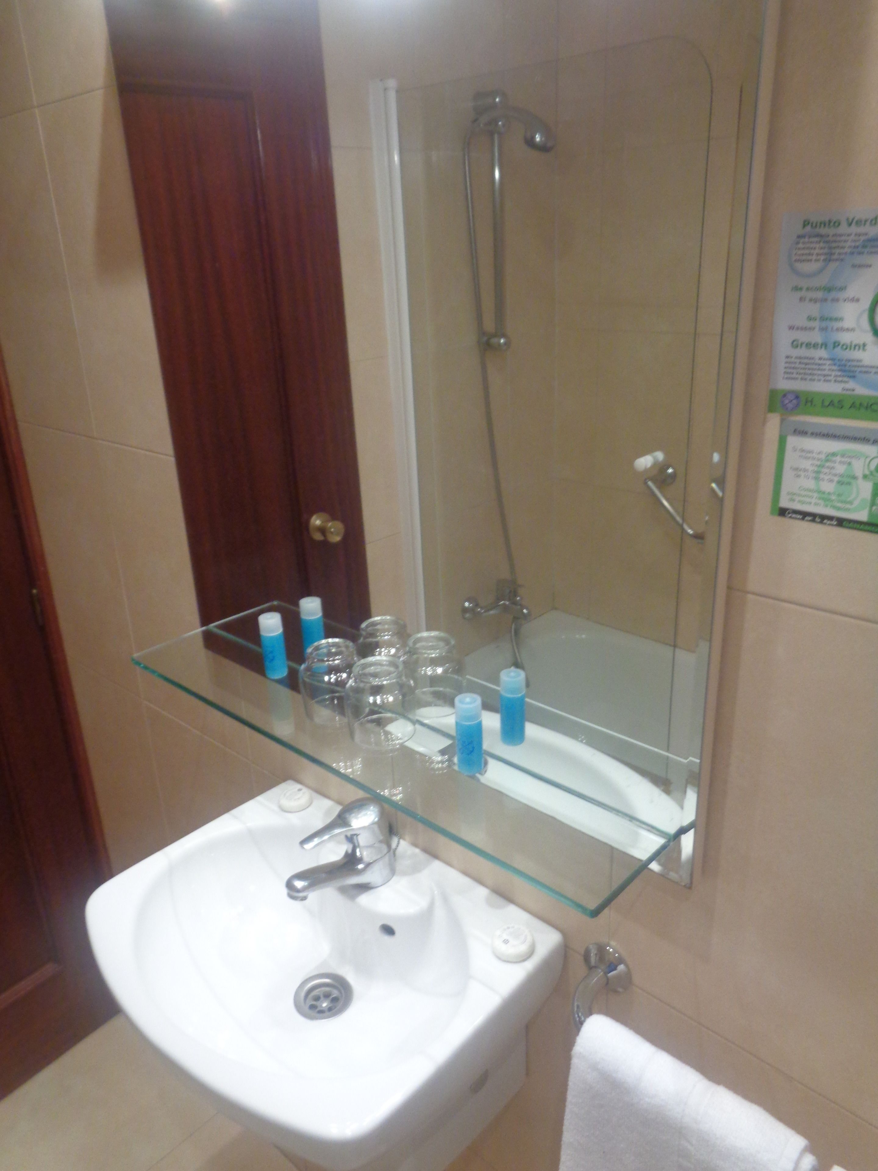 triple room | bathroom | shower, free toiletries, hair dryer, towels