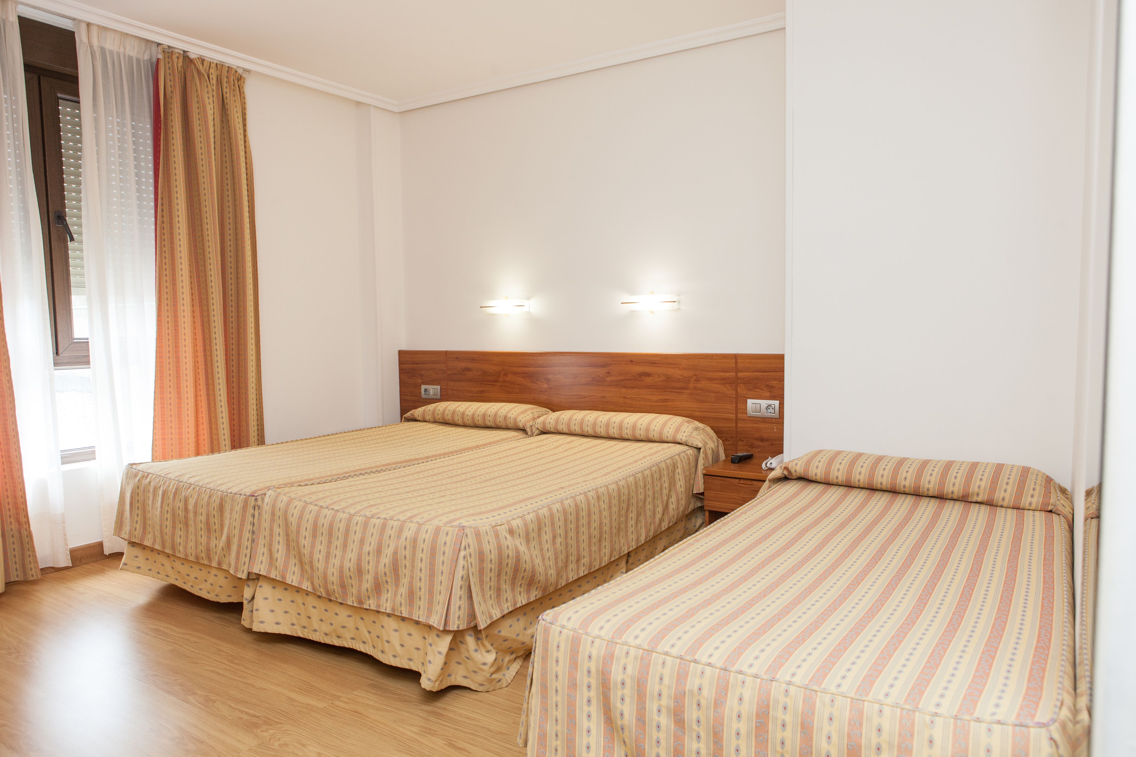 triple room | minibar, in-room safe, desk, blackout curtains