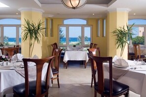 2 restaurants, spécialités Cuisine méditerranéenne