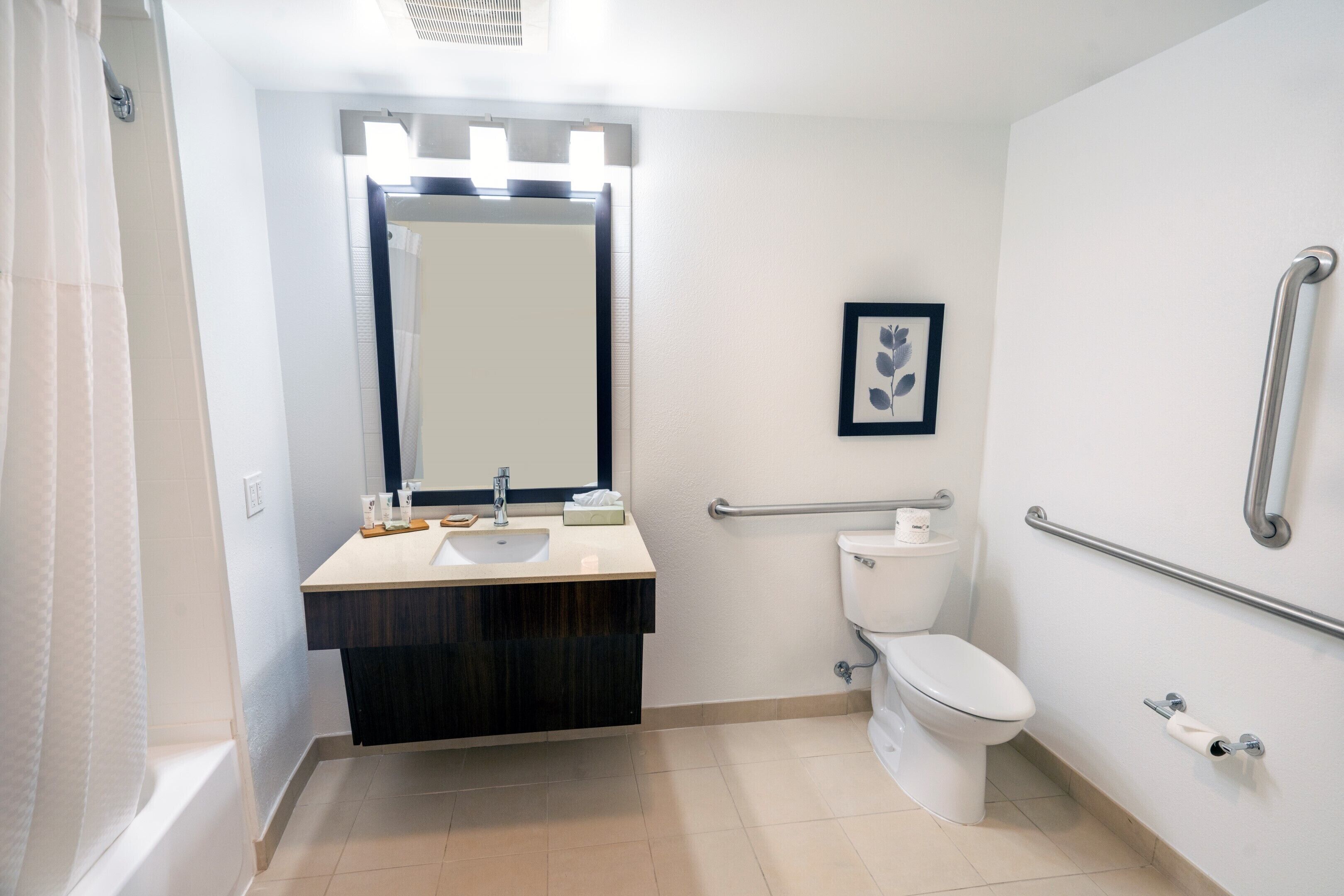 room, 2 queen beds, non smoking | bathroom | combined shower/bathtub, free toiletries, hair dryer, towels