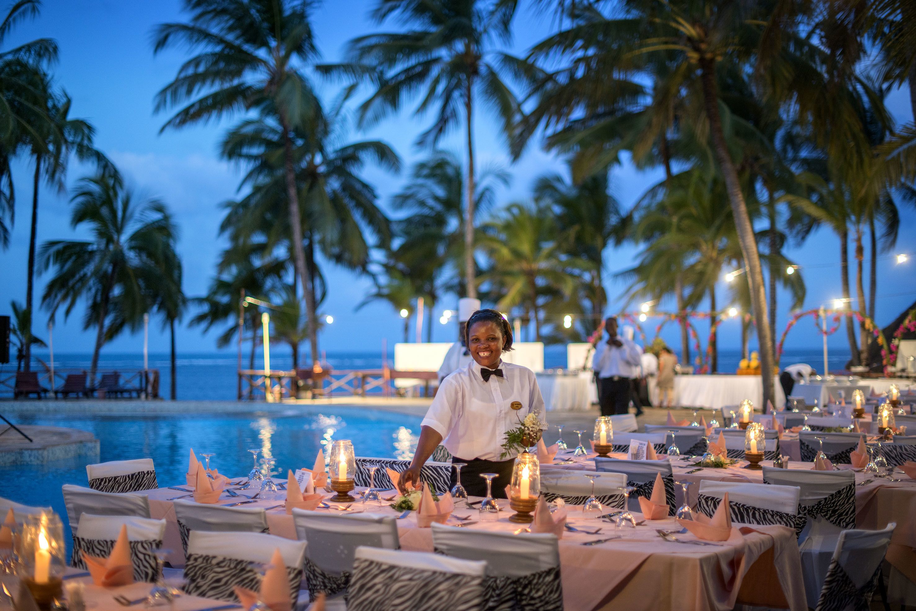 3 restaurants, breakfast served