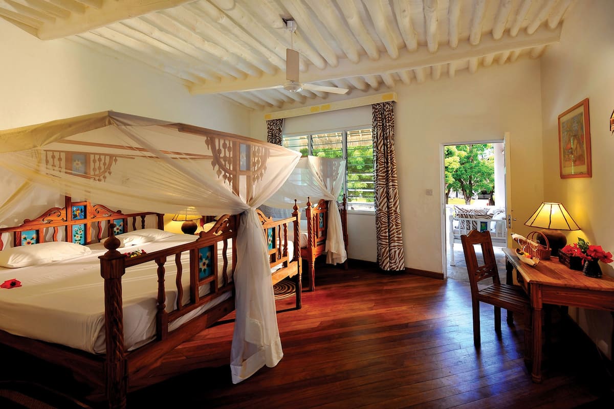 in-room safe, free wifi, bed sheets