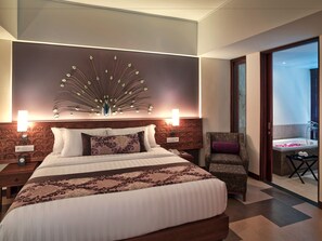 Premium bedding, in-room safe, desk, blackout curtains - Sun Island Hotel & Spa Kuta (Kuta)