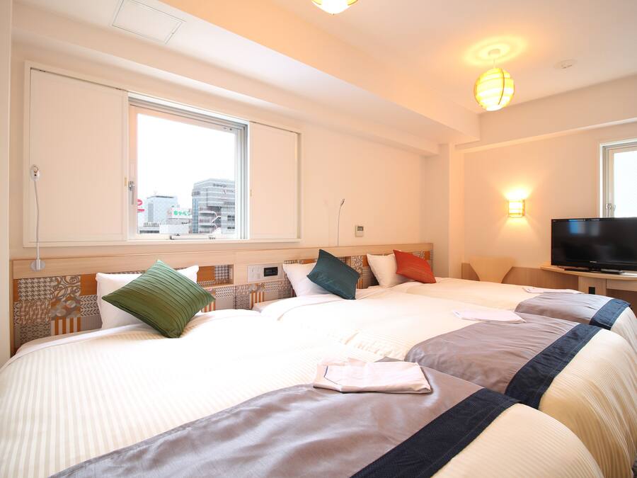 Deluxe Twin Triple Room, Non-smoking | Desk, blackout curtains, iron/ironing board, free WiFi