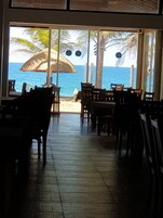 2 restaurants, breakfast, lunch, dinner served; international cuisine