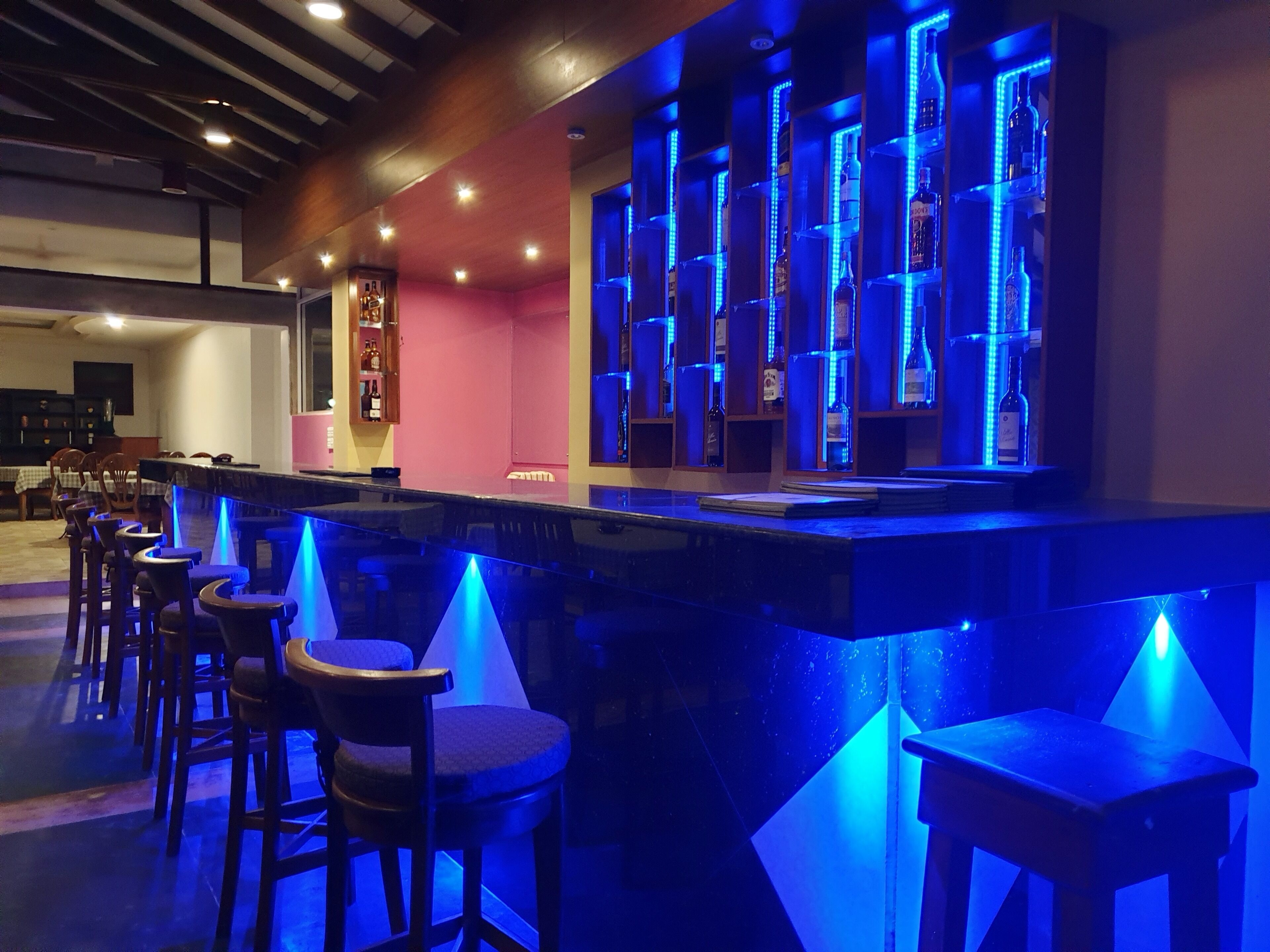 2 bares/lounges, bar ao lado da piscina, bar na praia