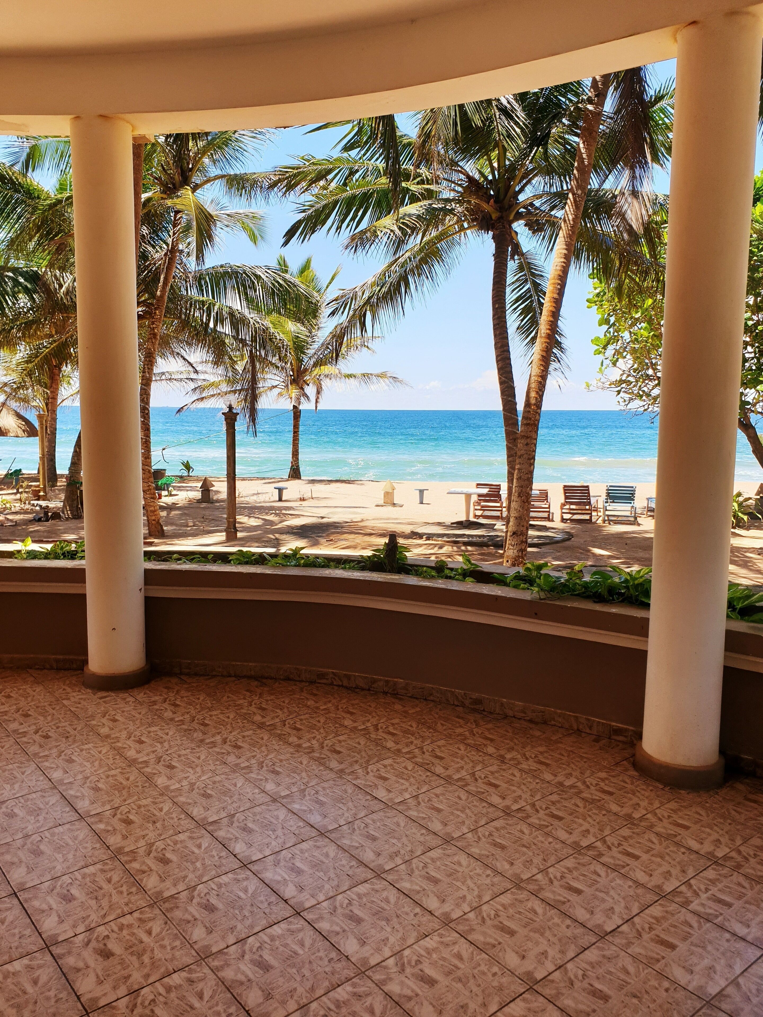 Plage, sable blanc, serviettes de plage, bar de plage