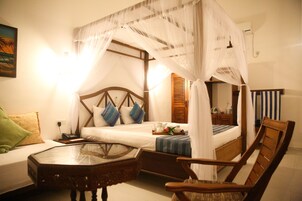 Luxury King Room (Sea View) | Living room | 24-inch TV with satellite channels