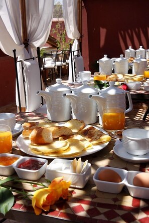 Free daily full breakfast - Riad Les 5 Soeurs (Marrakech)