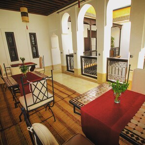 Suite – superior, 1 kingsize-seng, adgang til basseng, bakgårdsutsikt | Utsikt fra rommet