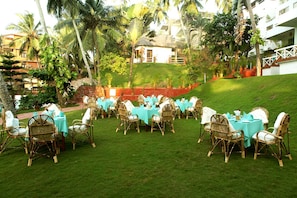 Breakfast, lunch, dinner served; beach views