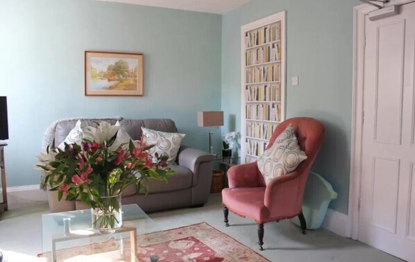 Interior detail - Cherubs Nest (Dartmouth)